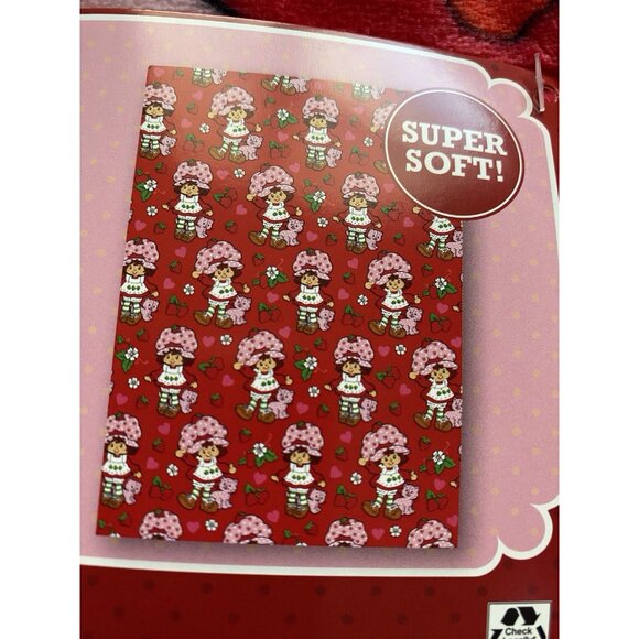 Strawberry Shortcake Custard Cat 50” X 70” Soft Plush Soft Throw Blanket Red NEW - Picture 4 of 16